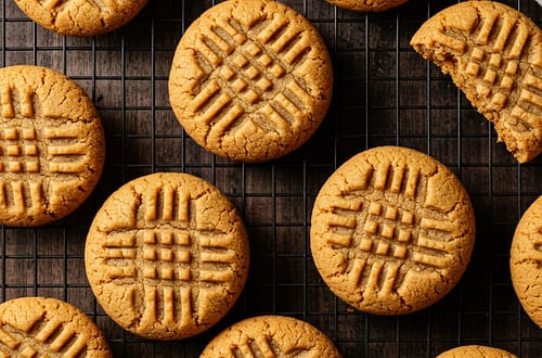 How to Make 3-Ingredient Peanut Butter Cookies (Easy & Delicious) 4 How to Make 3-Ingredient Peanut Butter Cookies (Easy & Delicious)