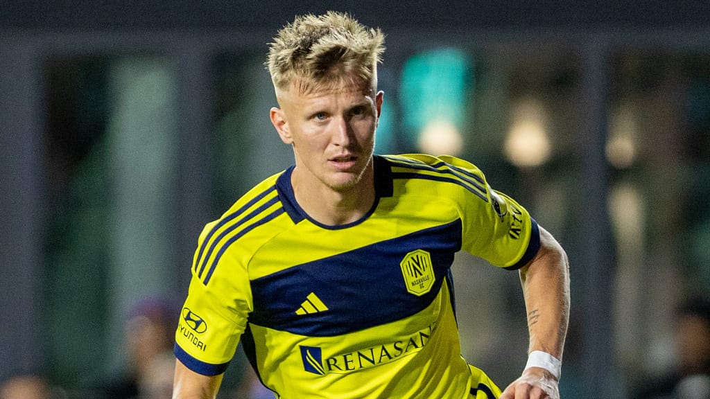 Celtic tipped to sign English striker with 31 goals last season 2 Celtic tipped to sign English striker with 31 goals last season