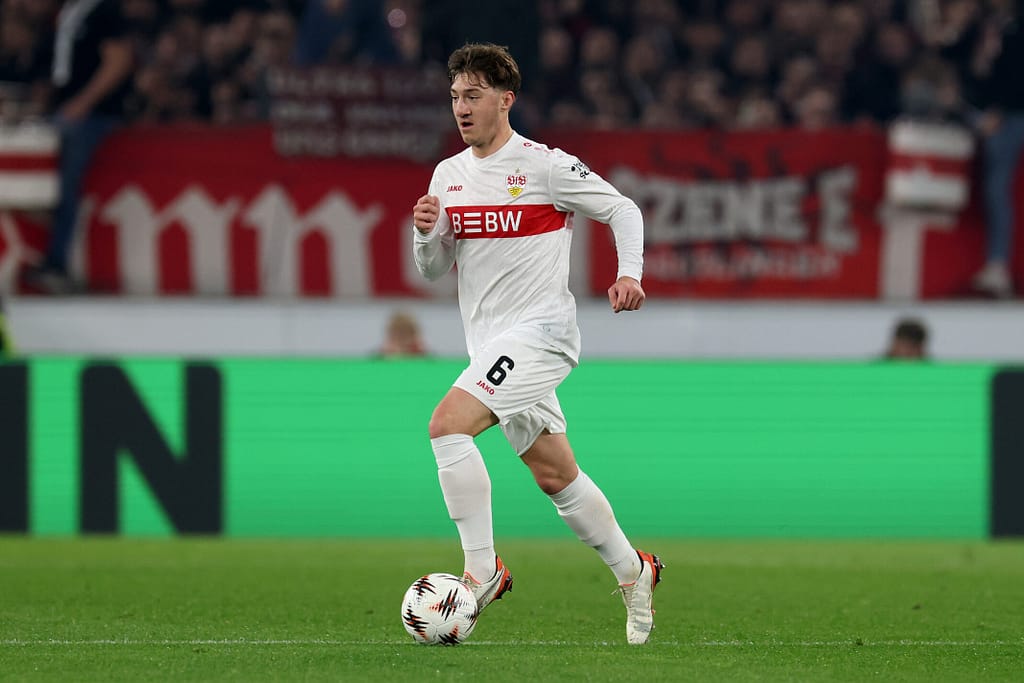 Manchester United Are Showing Interest In This Bundesliga Midfielder: What Will He Bring To Old Trafford? 2 Manchester United Are Showing Interest In This Bundesliga Midfielder: What Will He Bring To Old Trafford?