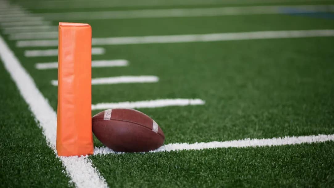 5-Star Football Player Leaks Potential Recruiting Intel While Vlogging On Auburn Visit