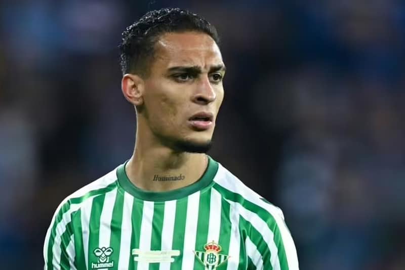 Man Utd agree reduced fee, but Real Betis back away from Antony move